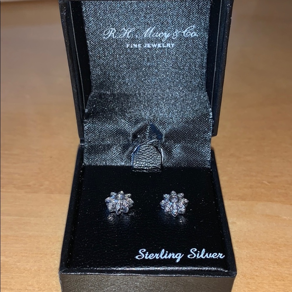 ★ Never worn sliver earrings ★